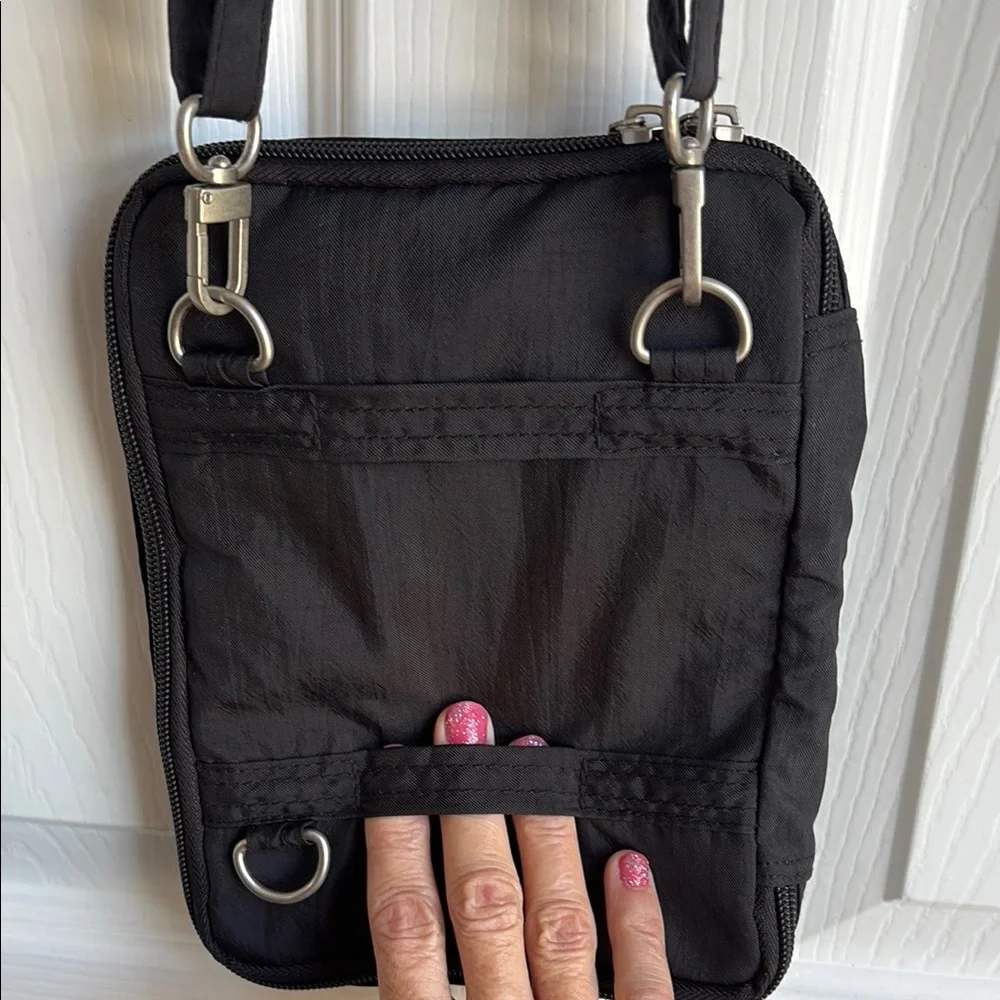 NWOT Baggallini Black Crossbody Bag with Long Strap - Picture 6 of 11